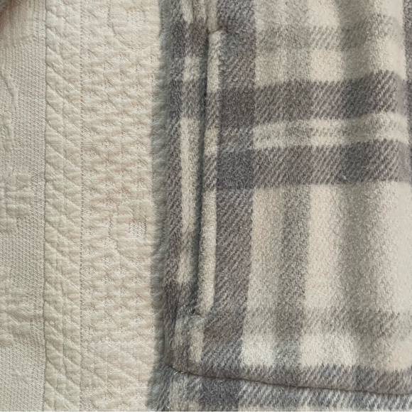 Hollister Gray Plaid Utility Jacket - Picture 7 of 10